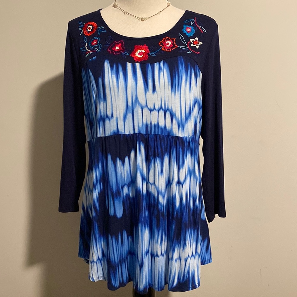 Westbound Navy, blue and white with flowers tunic. Size L